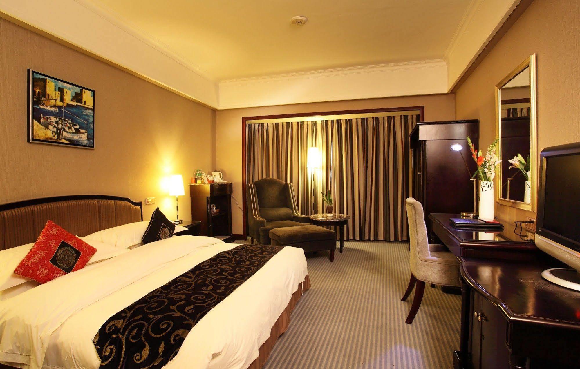 Weilai Conifer Hotel Zhengzhou Esterno foto